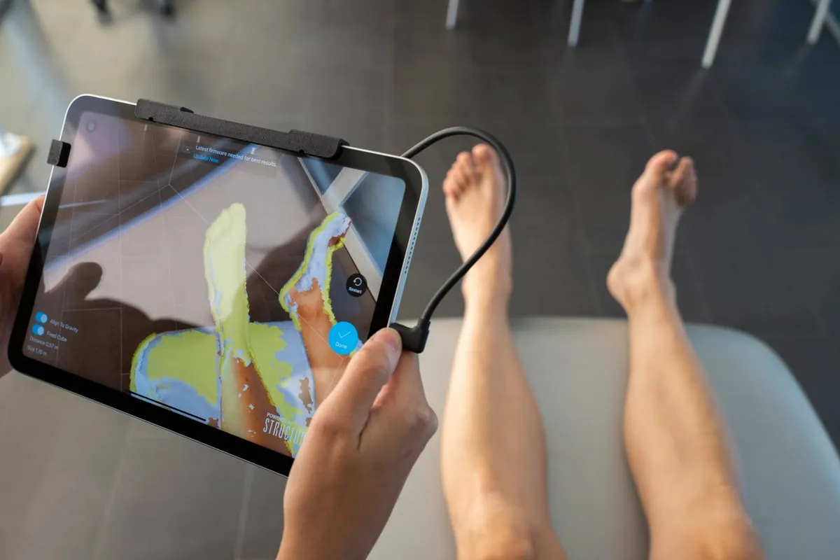 3D scan of the feet with tablet and sensor