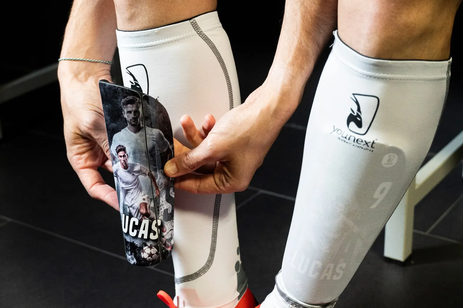 Carbon Flex Protection shin guards in three hinged pieces