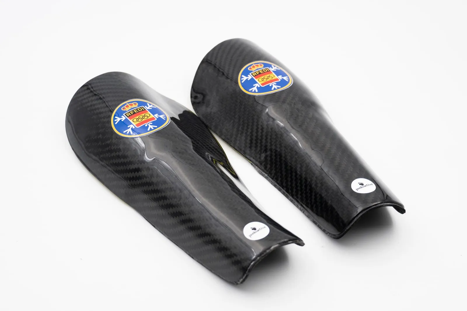 Made-to-measure carbon fibre ski shin guards with the Spain Snow crest